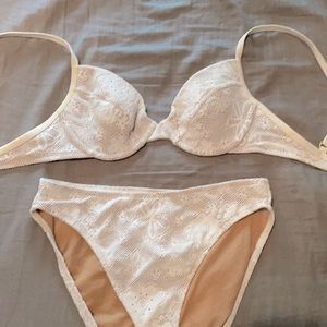 Victoria’s Secret underwire bikini